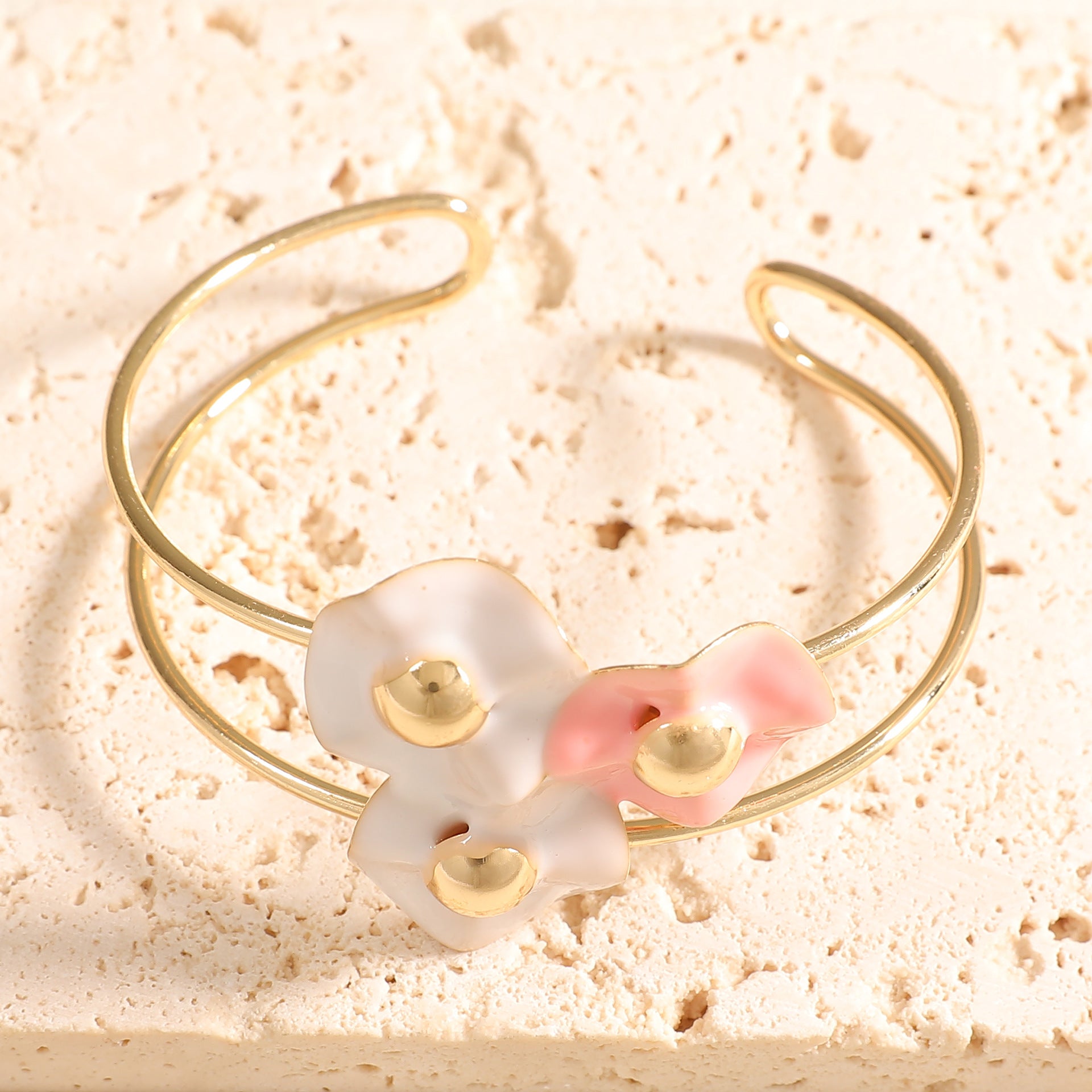 Damen Armreif mit kunstvollem Blumendesign Shop Nory
