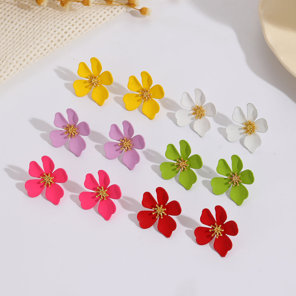 Damen Ohrringe im floralen Design mit glanzvollem goldenen Akzent Shop Nory