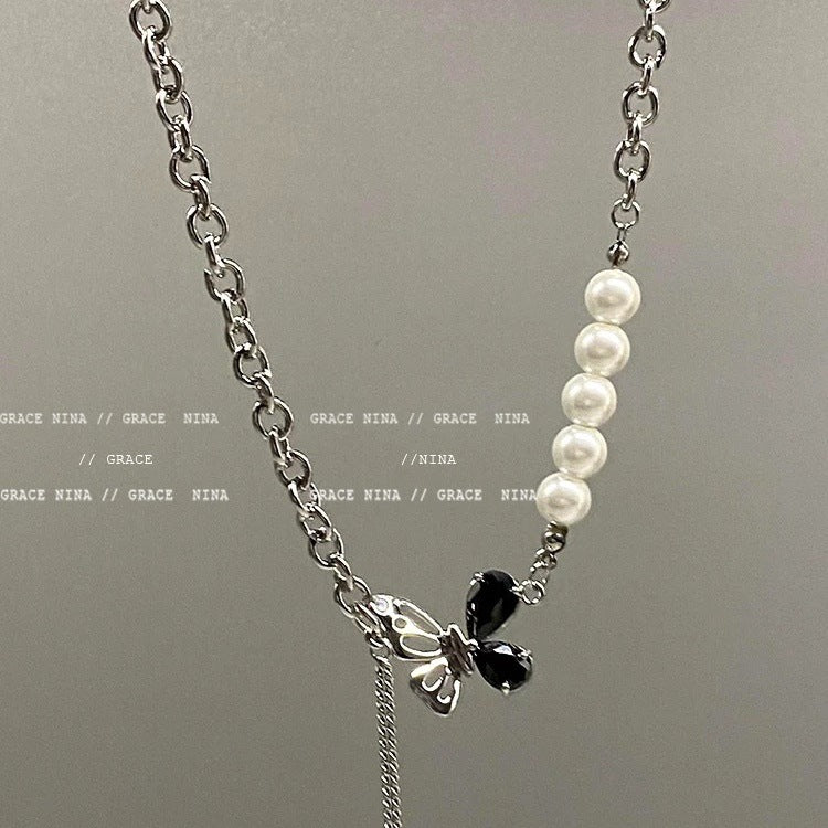 Damen Halskette mit filigranem Schmetterlingsanhänger und edlen Perlen Shop Nory