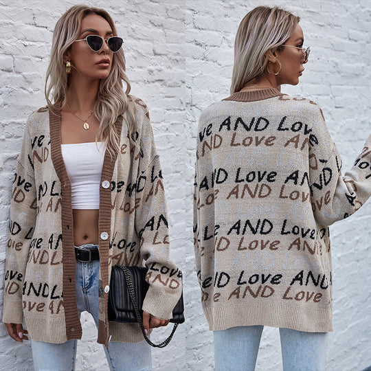 Damen Oversize-Strickcardigan mit Buchstabenjacquard, tiefem V‑Ausschnitt und Knopfleiste Shop Nory
