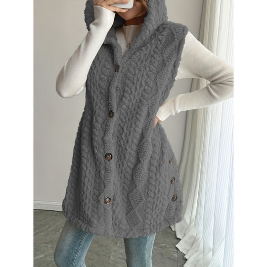 Damen Kapuzen-Teddyweste mit strukturiertem Zopfmuster und dekorativer Knopfleiste Shop Nory