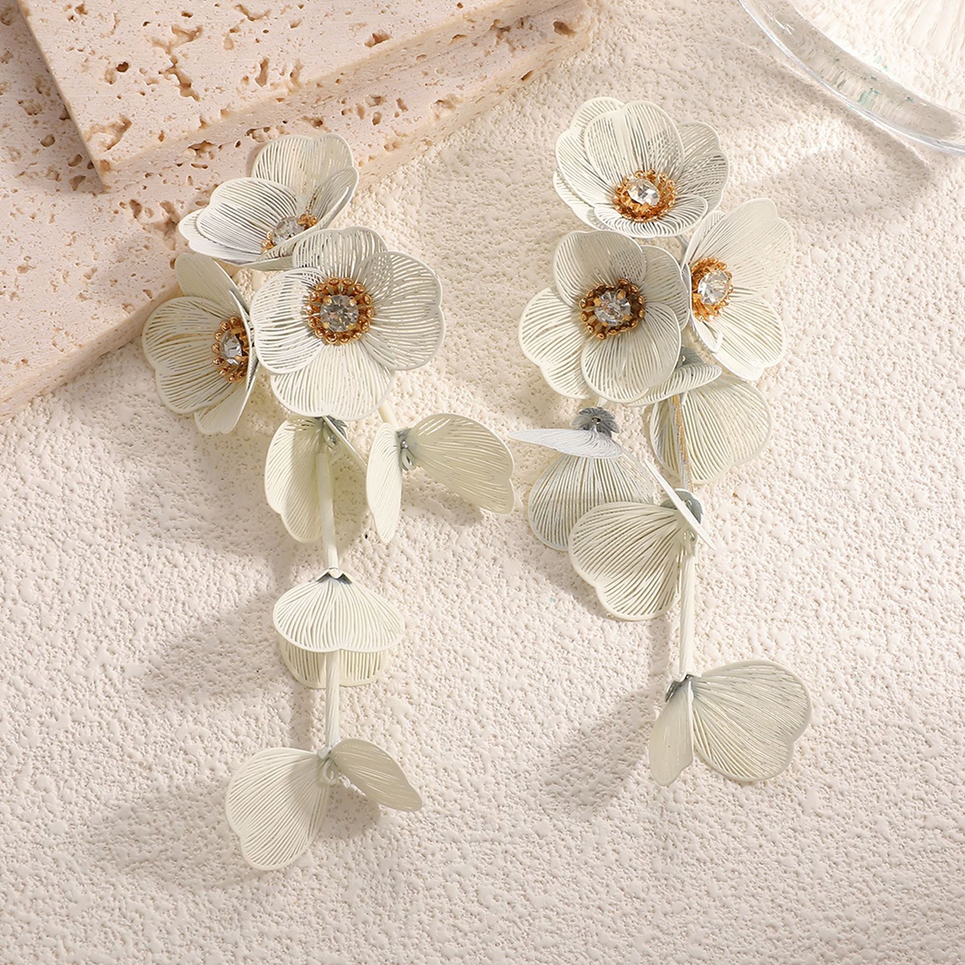 Damen Ohrhänger mit kunstvollem Blumenmuster Shop Nory