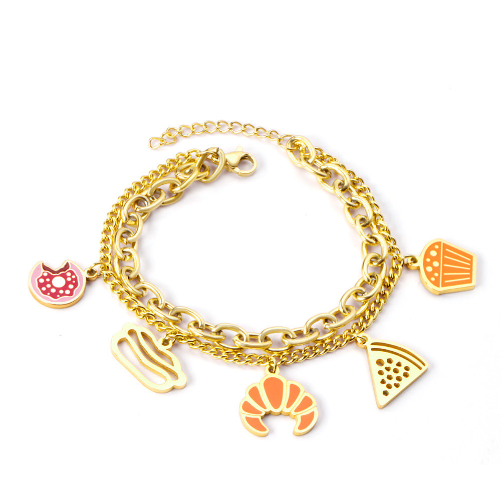 Damen Armband mit verspieltem Hotdog-Anhänger und goldfarbener Kettenstruktur Shop Nory