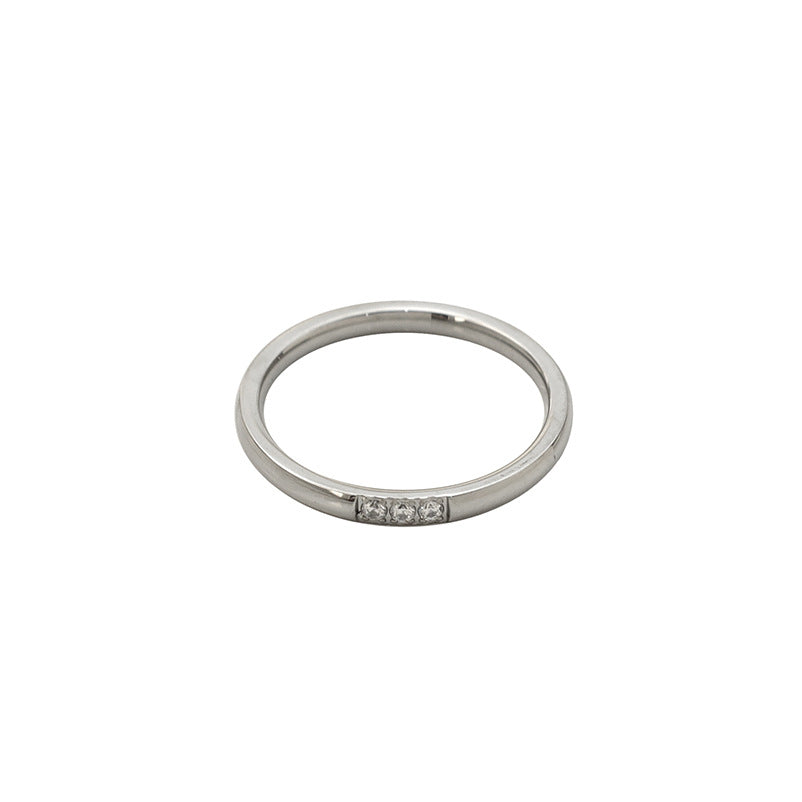 Damen zierlicher Ring mit funkelnden Zirkonia-Steinen Shop Nory