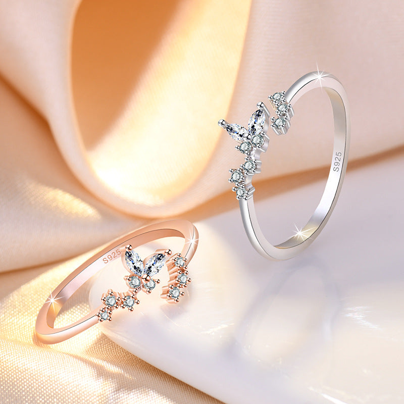 Damenring mit elegantem Schmetterlingsdesign und funkelnden Zirkonia Shop Nory