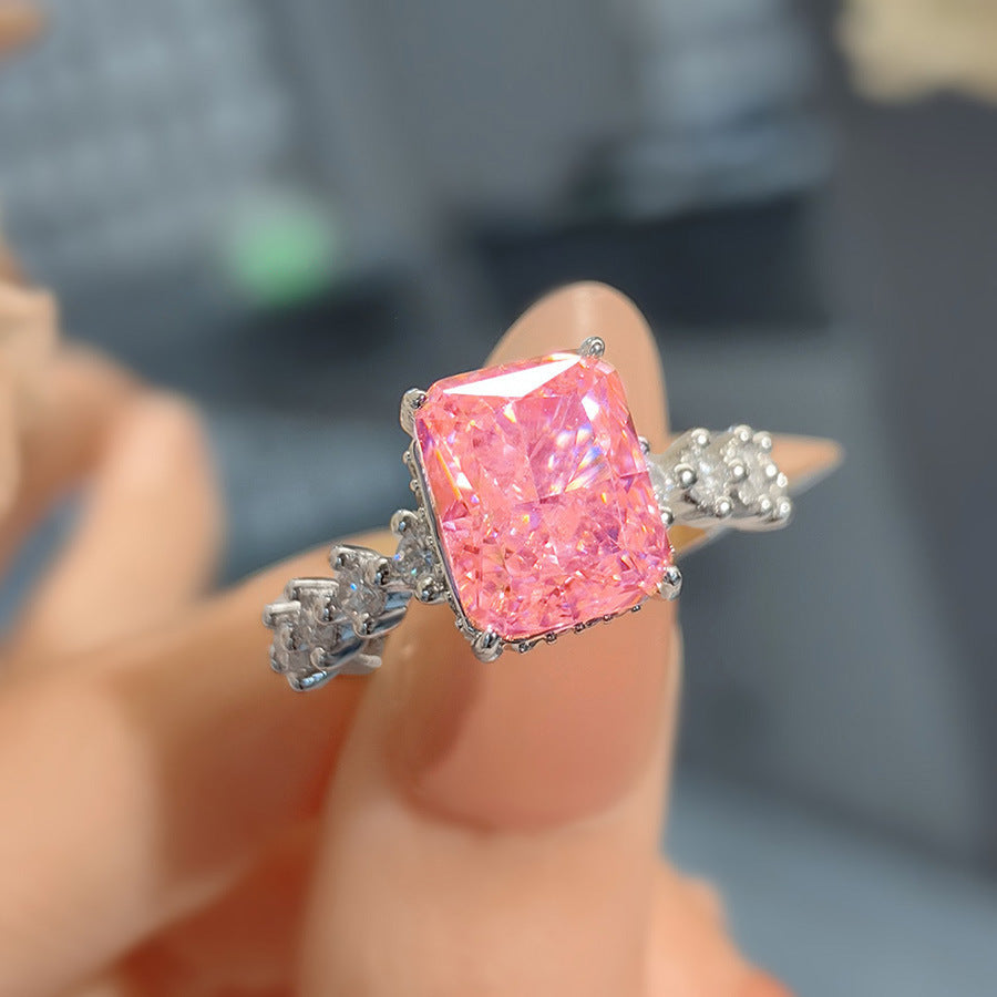 Damenring mit quadratischem, facettiertem Edelstein und prächtigen Zirkonia Shop Nory