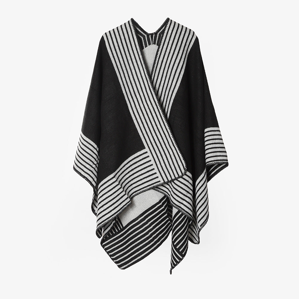 Damen Strickponcho aus Wollmix mit gestreiftem Jacquard und asymmetrischem Zipfelsaum Shop Nory