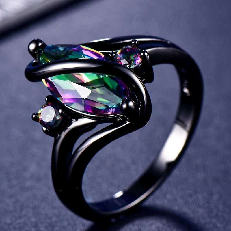 Damen Ring mit kunstvollem Zirkon-Einsatz und eleganter schwarzer Fassung Shop Nory