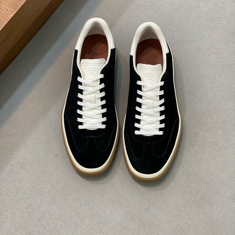 Damen Sneaker aus weichem Wildleder mit raffiniertem Schnürsystem