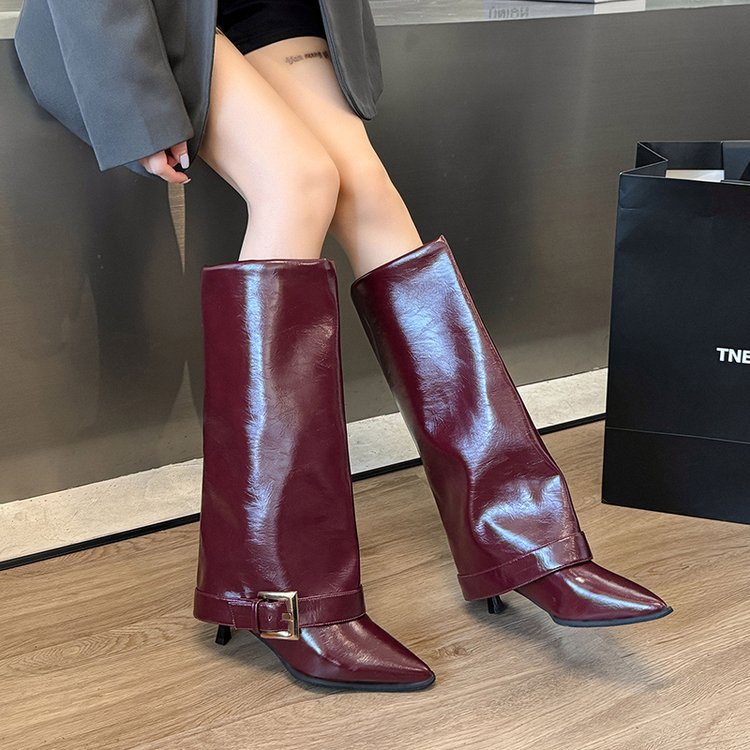 Damen Kniehohe Stiefel mit skulptierter Spitzkappe, geradem Schaft und Zierschnalle Shop Nory