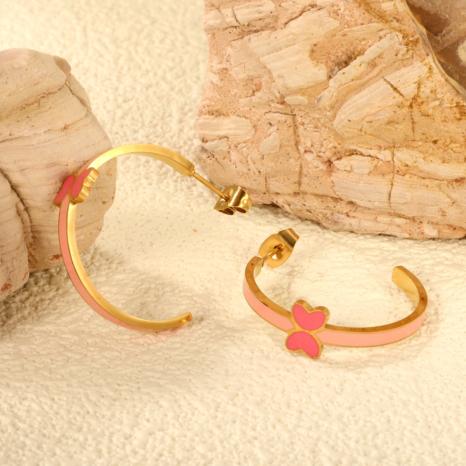 Damen Creolen mit buntem Schmetterlingsmotiv und hochwertiger Goldbeschichtung Shop Nory