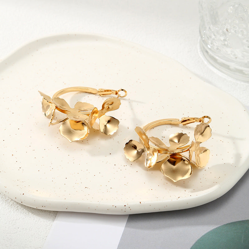 Damen Creolen mit kunstvollem Blumenornament Shop Nory
