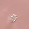 Damen zierlicher Ring mit Schleifenmotiv und funkelnden Akzenten Shop Nory