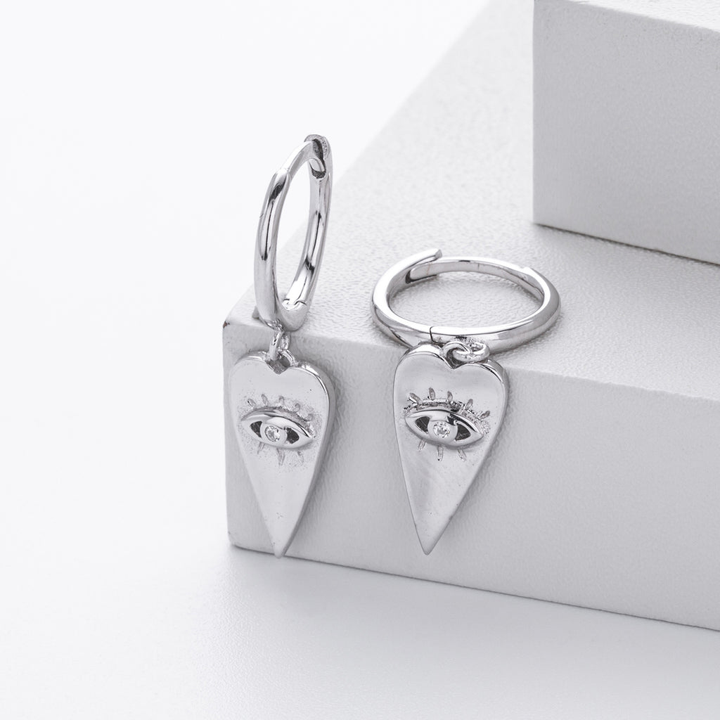 Damen Ohrringe mit herzförmigem Anhänger und schützendem Augenmotiv Shop Nory