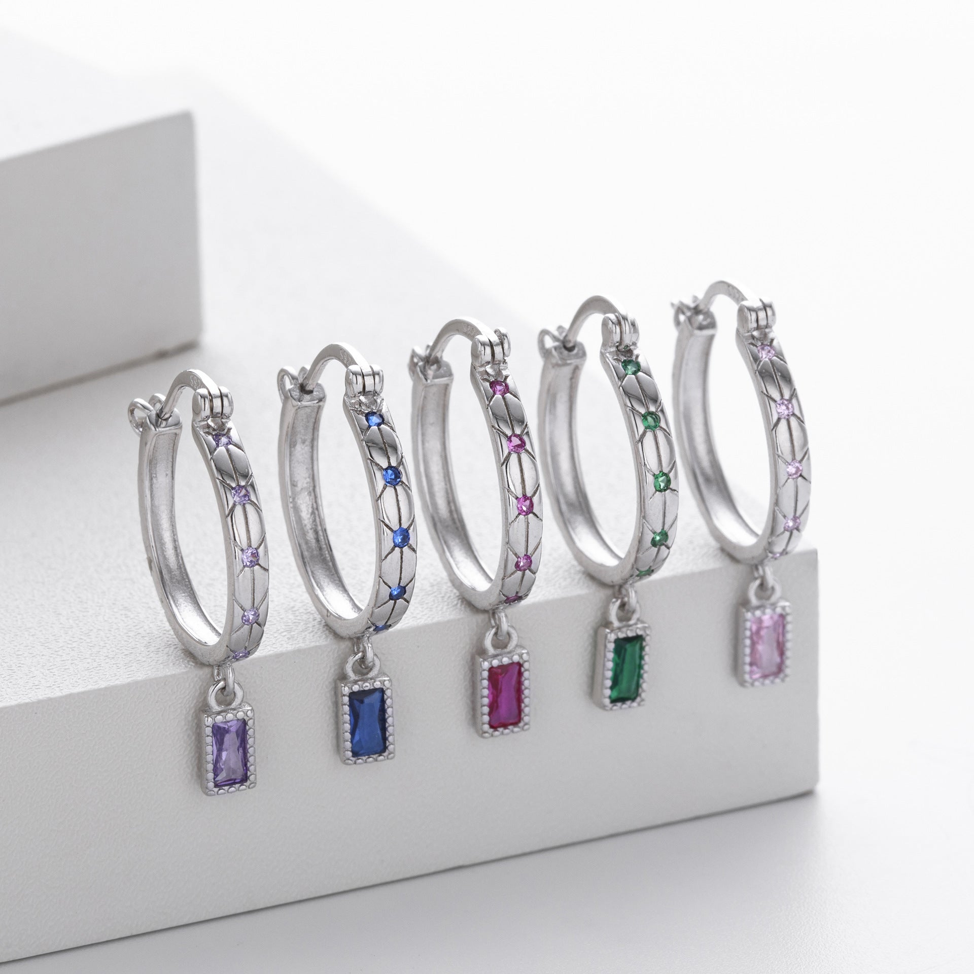 Damen Creolen mit funkelnden Zirkonsteinen und luxuriösem Design Shop Nory