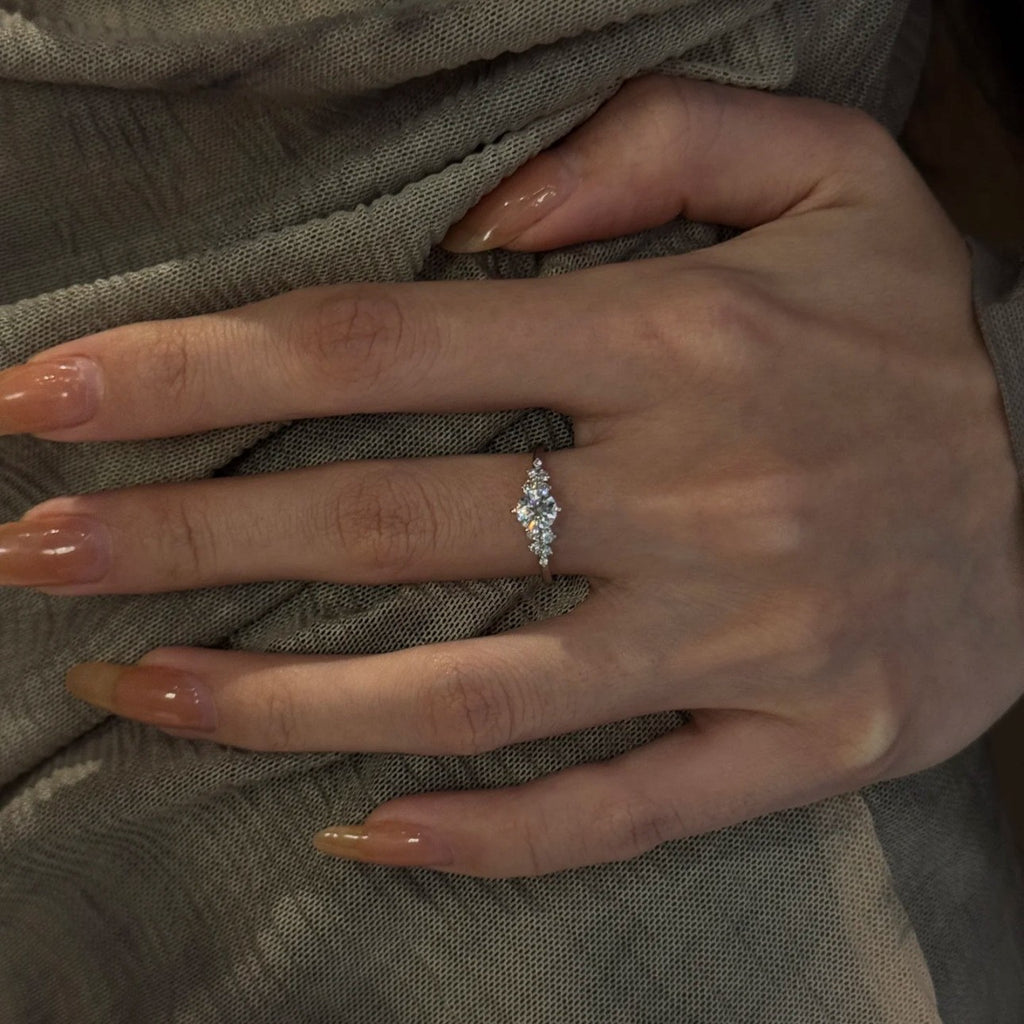 Damenring mit floralen Zirkonia-Akzenten Shop Nory