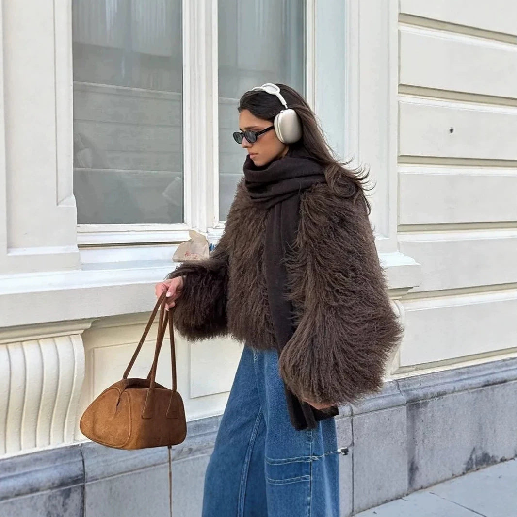 Damen kurze Bouclé‑Faux‑Fur‑Jacke mit voluminösem Langflor und kastiger Silhouette Shop Nory