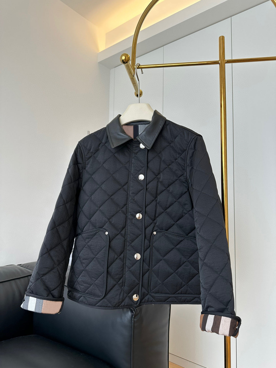 Damen Modische Steppjacke mit eleganter Lederkragen Shop Nory