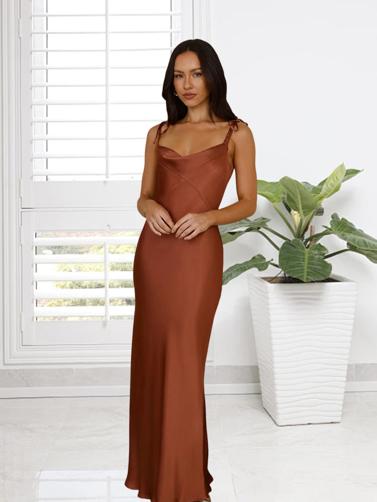 Damen Elegantes Satin-Maxikleid mit verstellbaren Trägern und figurbetontem Schnitt Shopnory