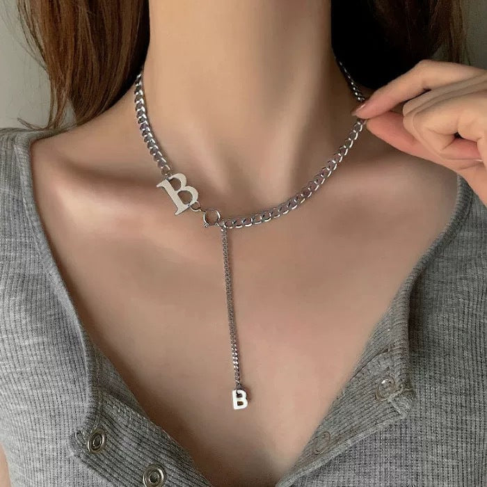 Damen Kette mit personalisiertem Buchstabenanhänger aus Edelstahl Shop Nory