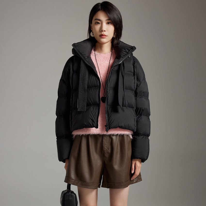 Damen Kurz geschnittene Boxy-Steppjacke mit voluminöser Kapuze und Kordelzug Shop Nory