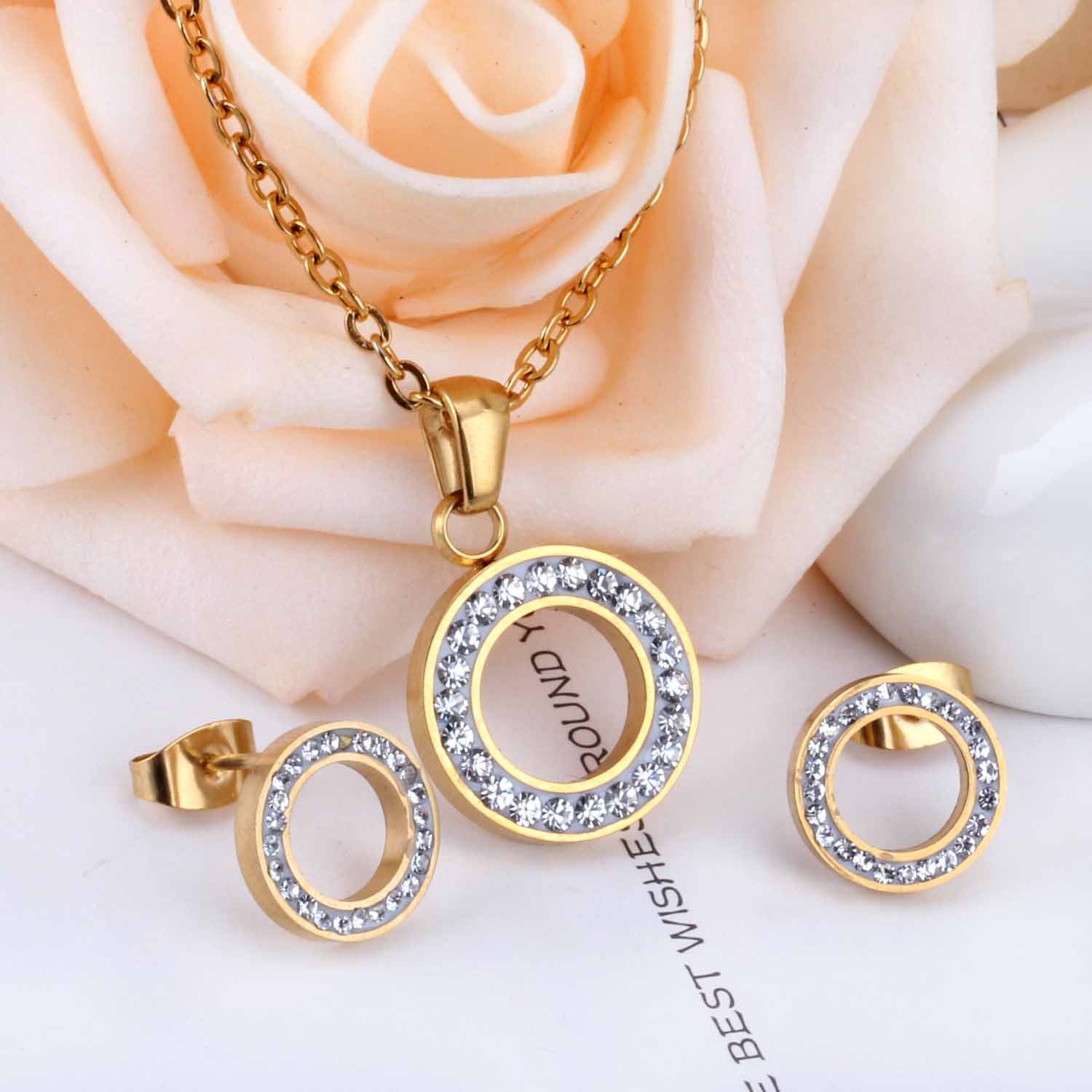 Damen Schmuckset mit funkelndem Zirkonia-Anhänger und eleganten Ohrsteckern Shop Nory