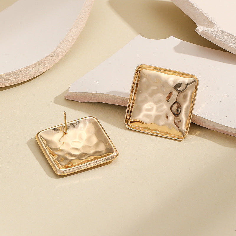 Damen Ohrringe mit modernem, quadratischem Goldfinish Shop Nory