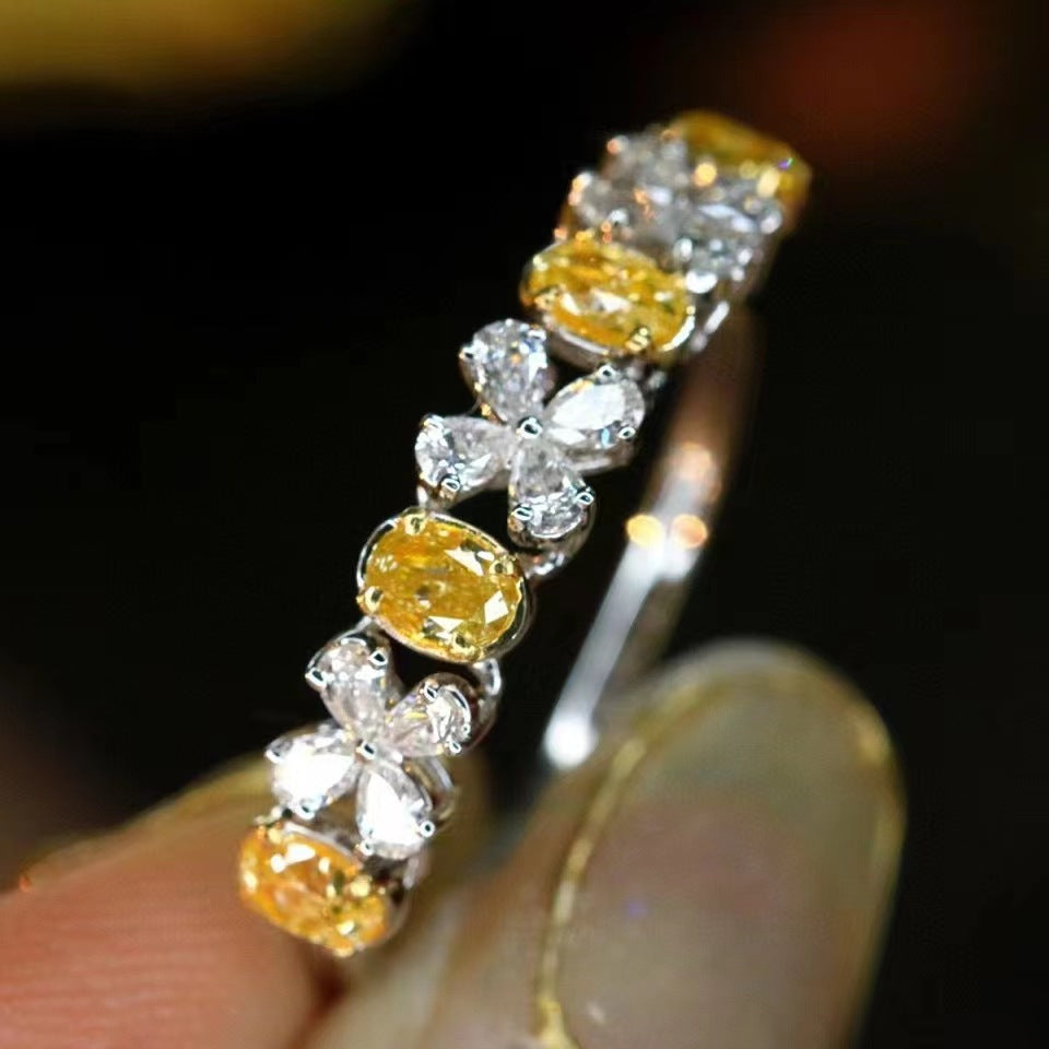 Damenring mit floralem Design und strahlenden Zirkonia-Steinen Shop Nory
