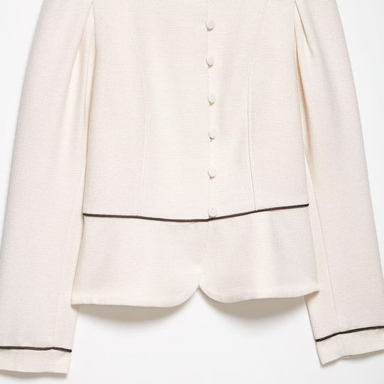 Damen Kurzblazer im Bouclé‑Look mit Stehkragen, dekorativer Paspelierung und bezogenen Knöpfen Shop Nory