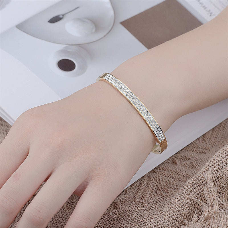 Damen Armreif mit funkelndem Zirkonia-Besatz und elegantem Design Shop Nory
