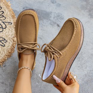 Damen Veloursleder‑Mokassin mit gepolstertem Plateau‑Fußbett und dekorativer Schnürung Shop Nory