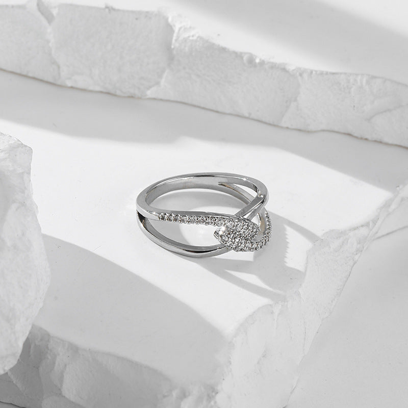 Damen Feiner und zeitloser Schmuckring mit funkelnden Zirkonia Shop Nory