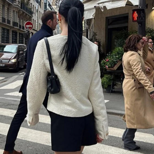 Damen Bouclé-Jacke mit goldverzierten Knöpfen und kastigem Cropped‑Schnitt Shop Nory