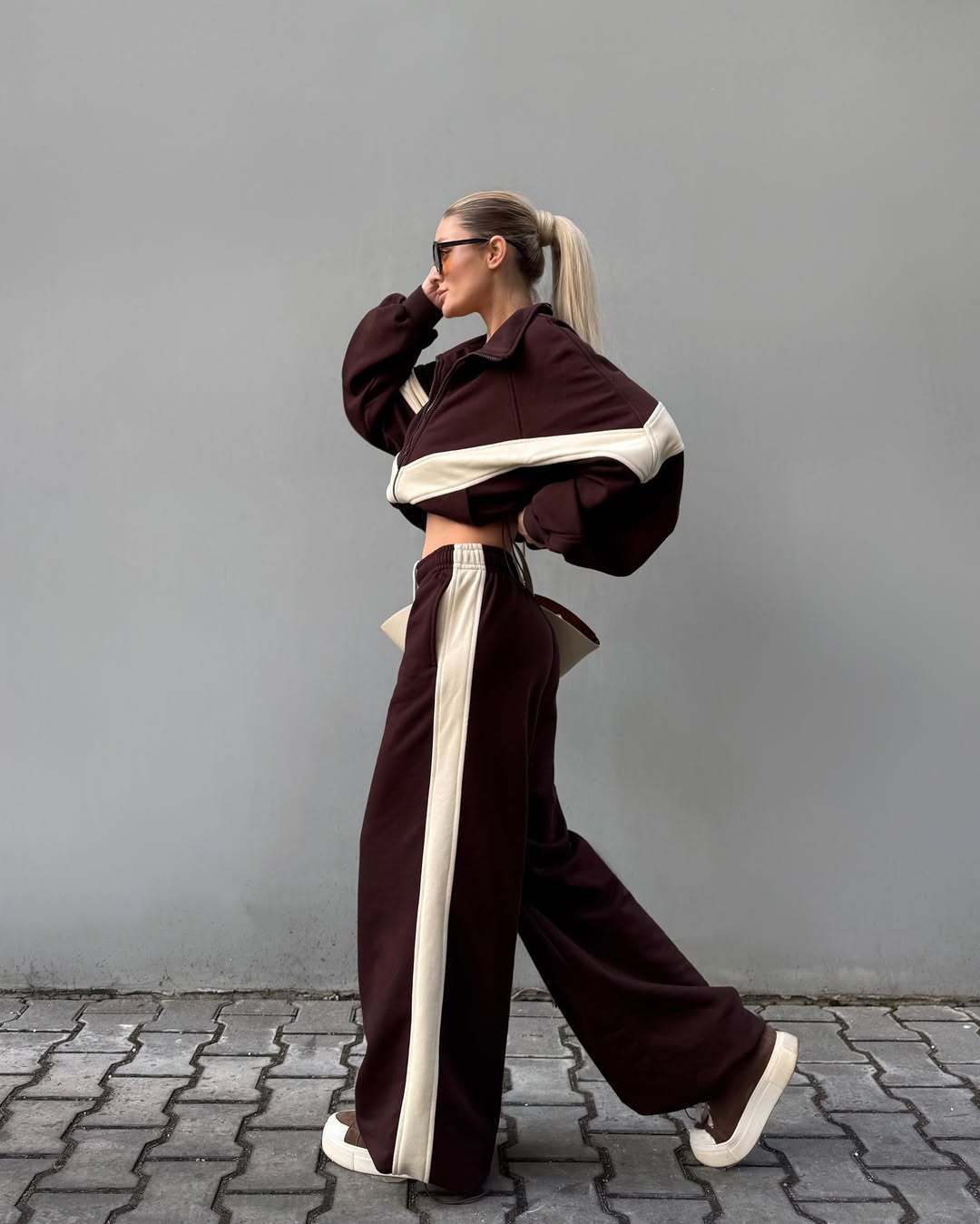 Damen Zweiteiliges Oversized Windbreaker-Set mit Kontraststreifen, Elastischem Saum und Tunnelzughose Shop Nory