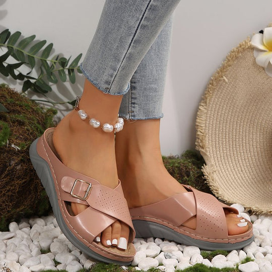 Damen Ergonomische Komfort Pantolette mit Memoryfußbett, perforierten Kreuzriemen und verstellbarer Zierschnalle Shop Nory