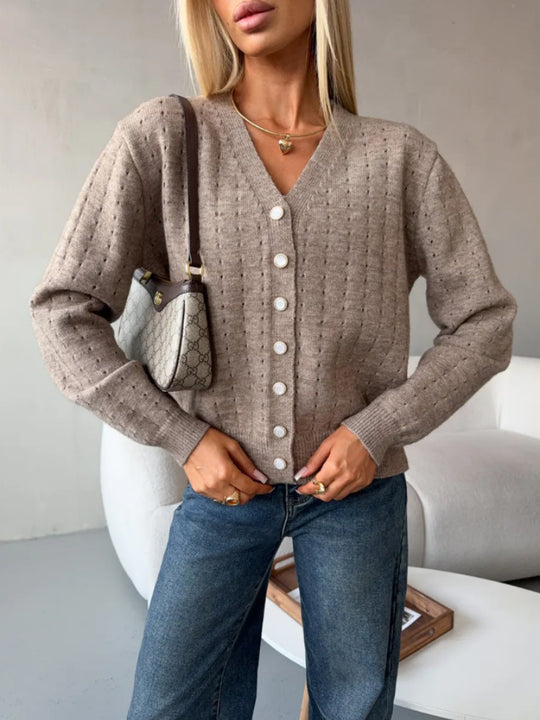 Damen Modische Strickjacke mit V-Ausschnitt und Knopfdetail Shop Nory