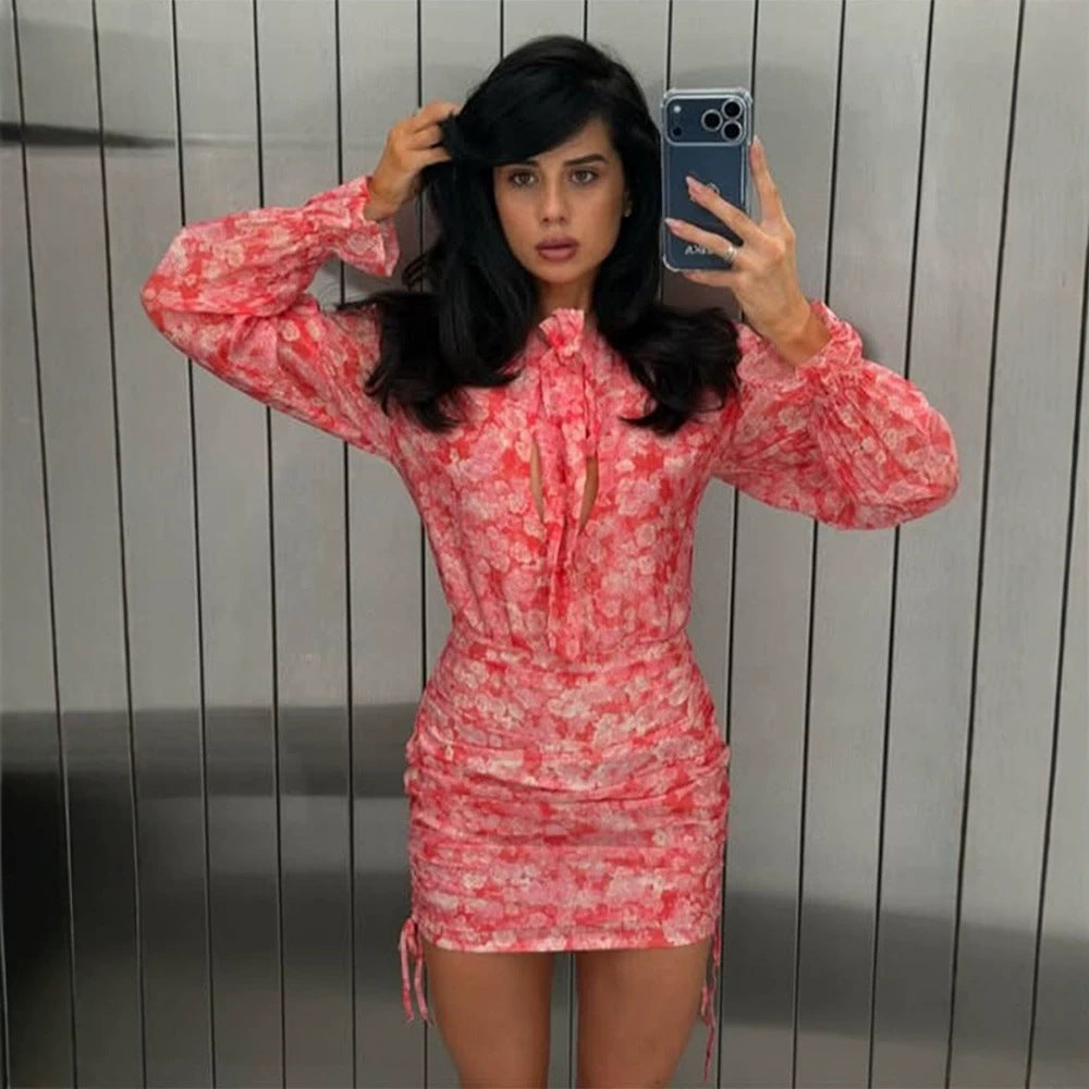 Damen Blumiges gerafftes Minikleid mit Schleifenhalstuch, Cut-Out und langen Ärmeln Shop Nory
