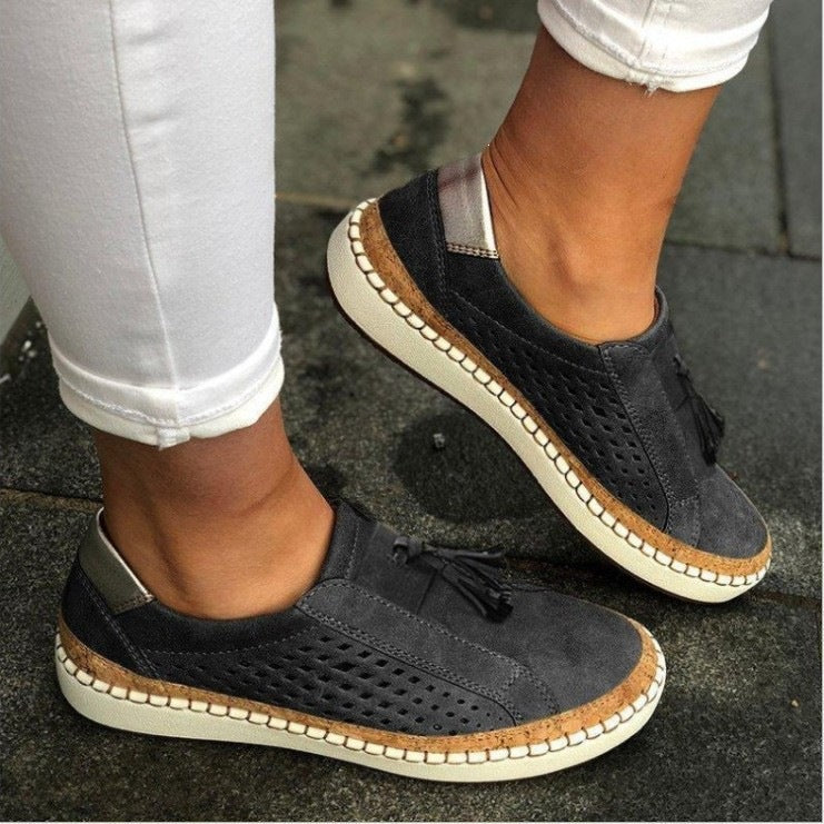Damen Slip-On Espadrille-Loafer mit Quasten, perforiertem Obermaterial und Kork-Plateau Shop Nory