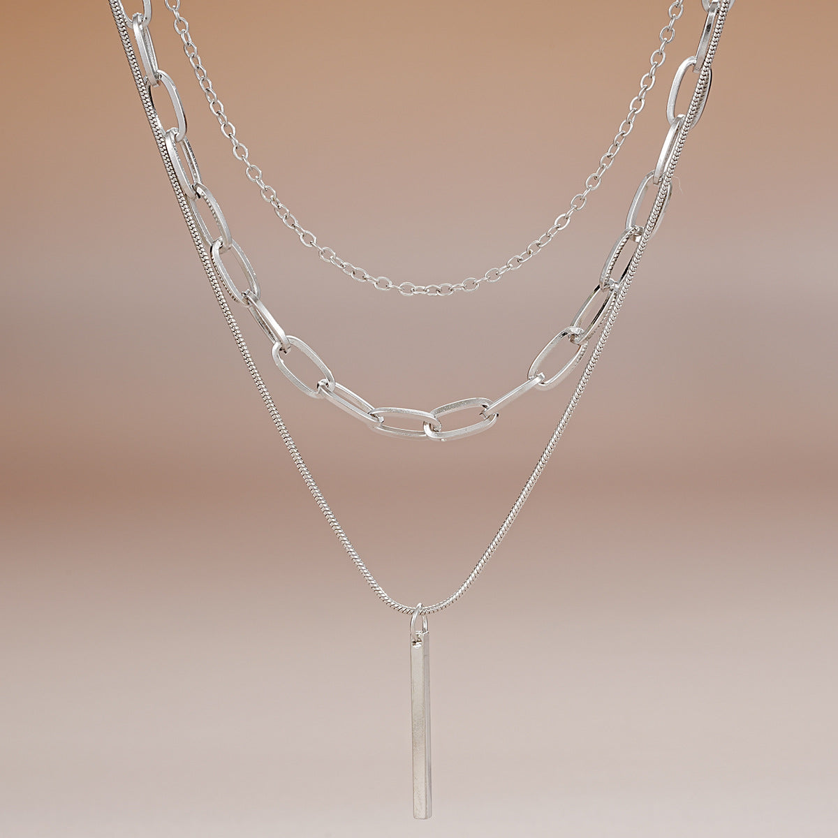 Damen mehrlagige Halskette im modernen Design mit Glieder- und Zirkonia-Akzenten Shop Nory