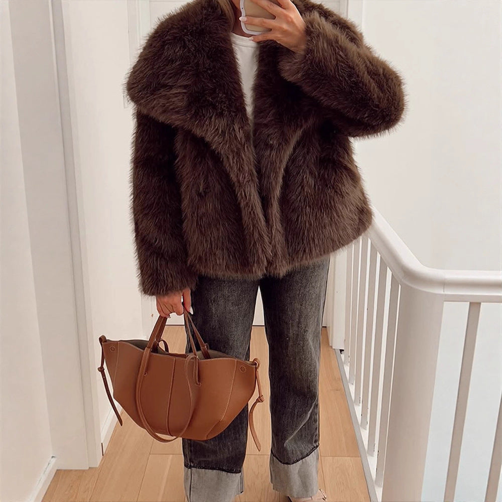 Damen Kurze voluminöse Kunstpelzjacke im Boxy‑Cut mit großem Schalkragen Shop Nory