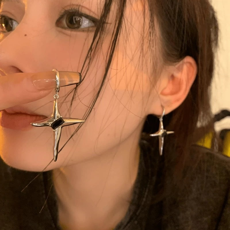 Damen Ohrringe im eleganten Kreuzdesign mit funkelnden Akzenten Shop Nory