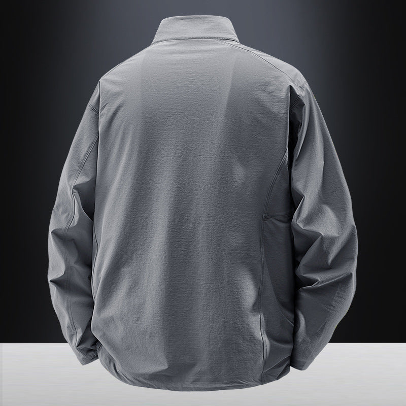 Herren Leichte urbane Windjacke mit Stehkragen, wasserabweisender Gewebemischung und verdeckten Reißverschlüssen Shop Nory