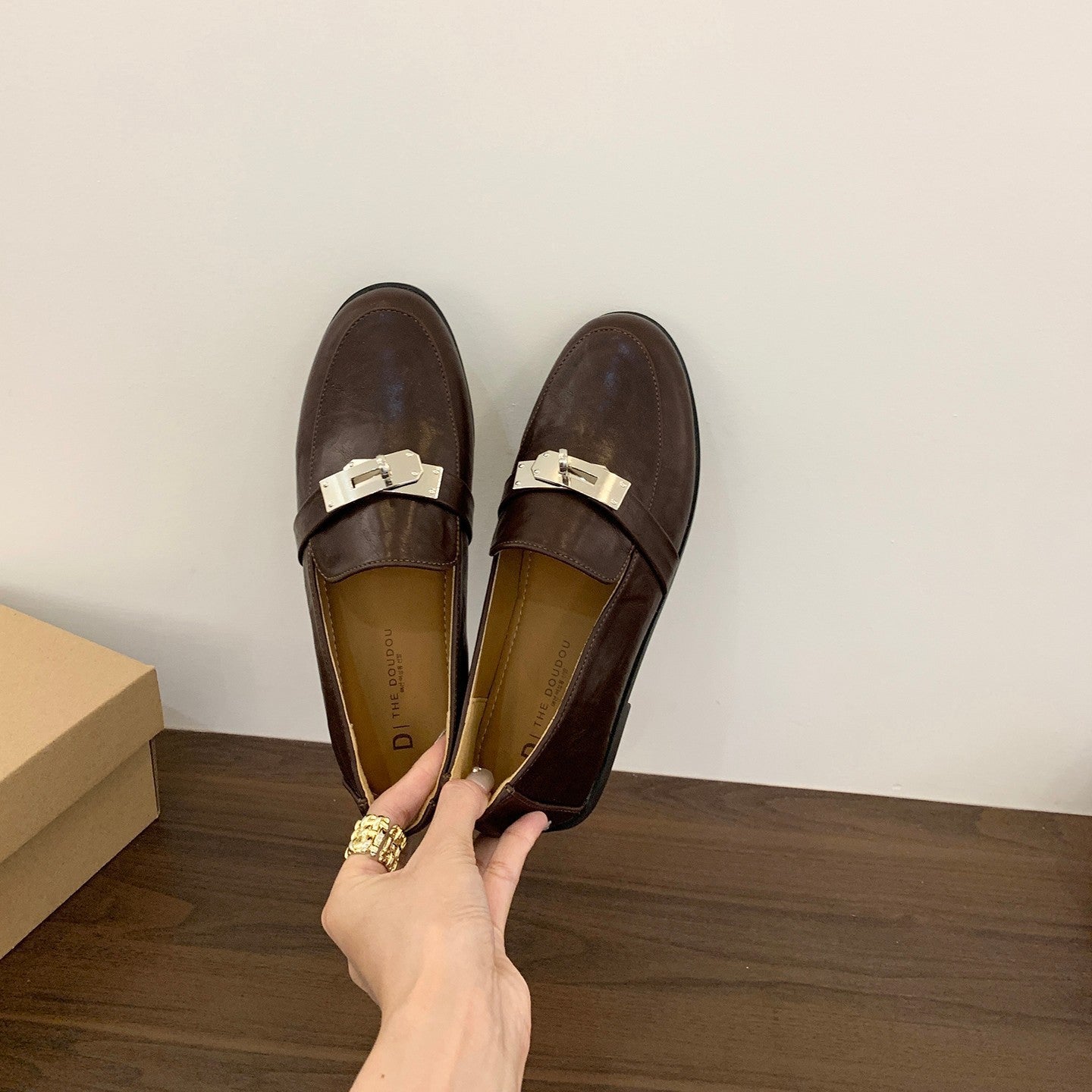 Damen elegante Mokassins mit modischem Schnallenakzent