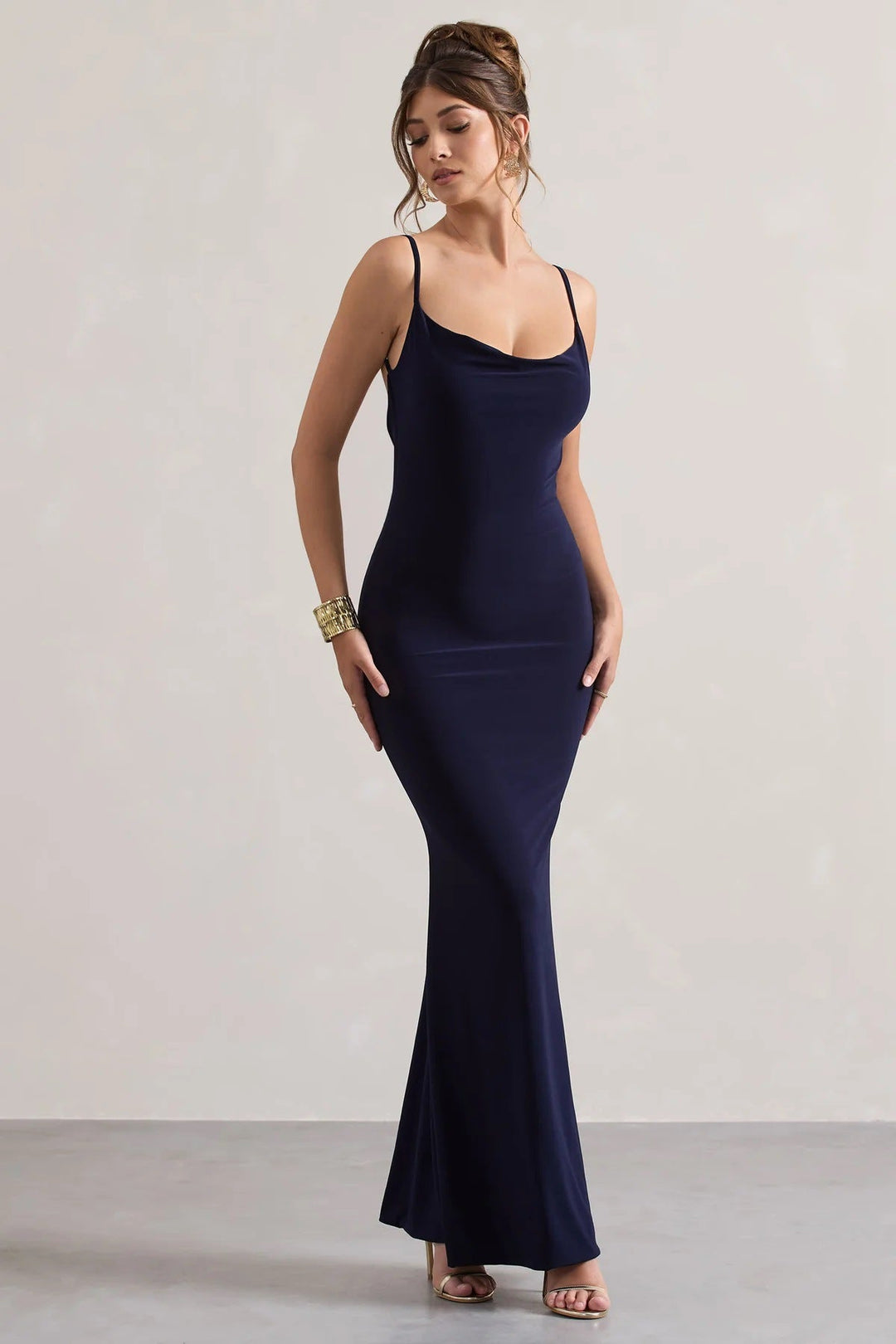 Damen Elegantes Maxikleid mit ansprechendem Spitzenrücken und taillierter Silhouette Shopnory