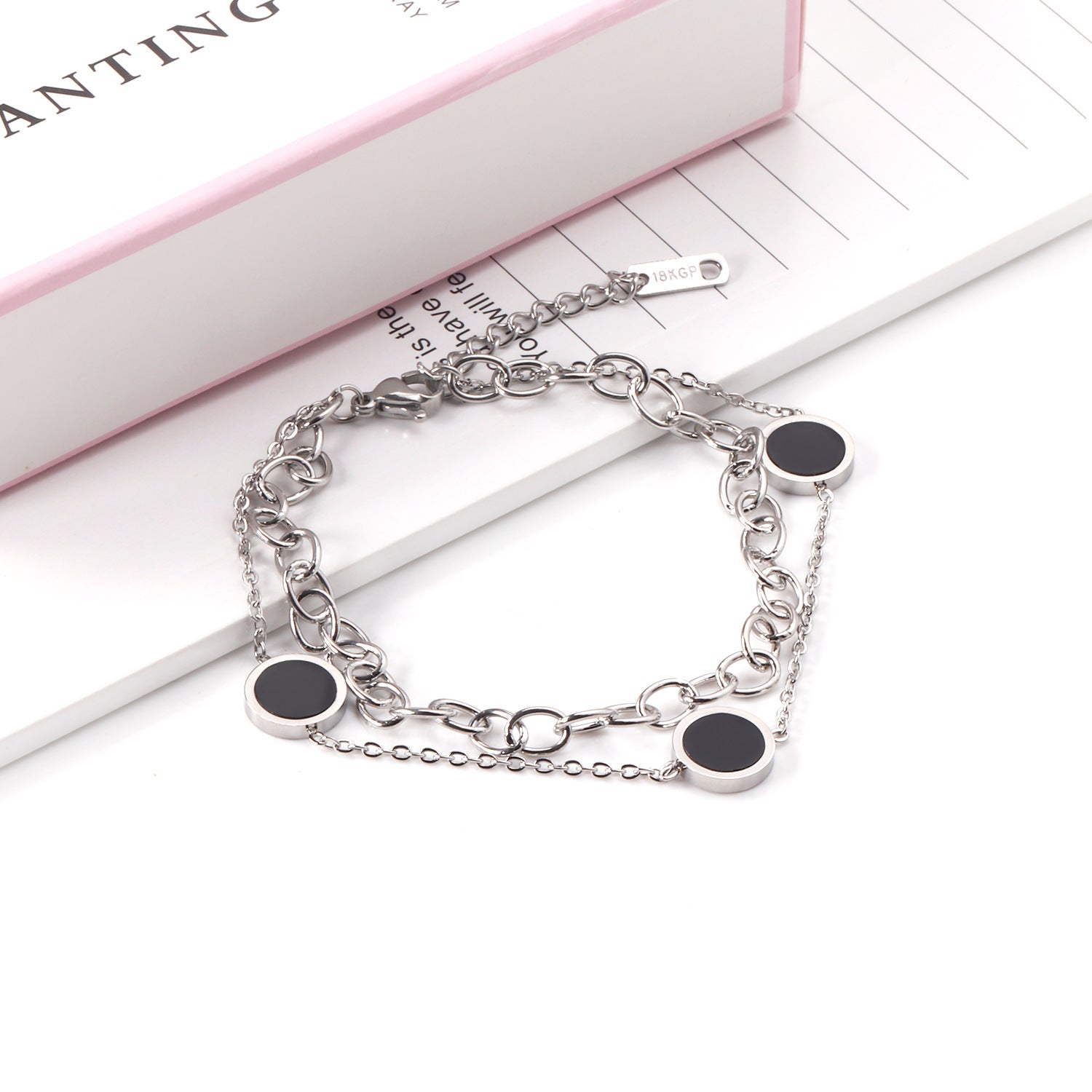 Damen elegant gestaltetes Armband mit funkelnden Kettenelementen Shop Nory