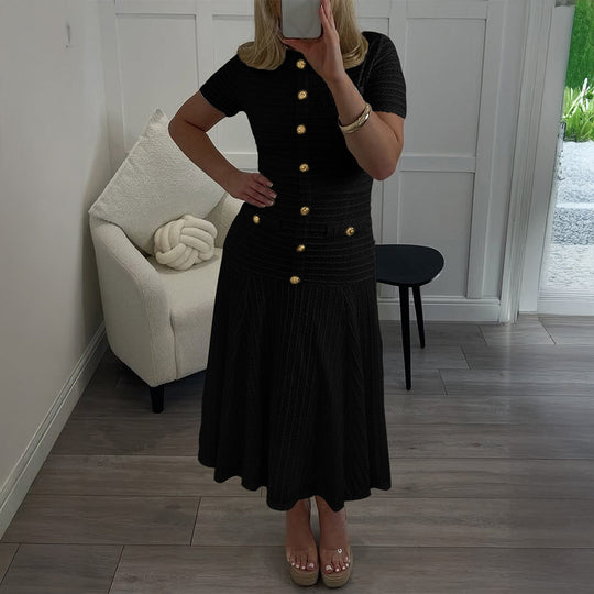Damen Maxikleid mit eleganten Knopfdetails und strukturiertem Stoff