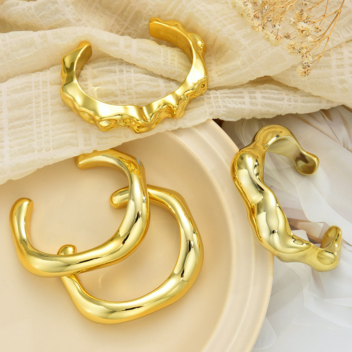 Damen Armreif-Set mit einzigartigen geschwungenen Designvariationen Shop Nory