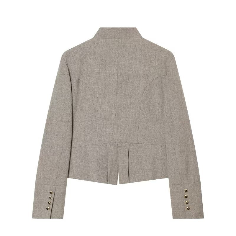 Damen Cropped, taillierter Blazer mit Stehkragen, doppelter Zierknopfleiste und asymmetrischem Saum Shop Nory