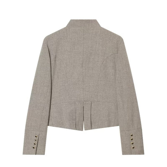 Damen Cropped, taillierter Blazer mit Stehkragen, doppelter Zierknopfleiste und asymmetrischem Saum Shop Nory