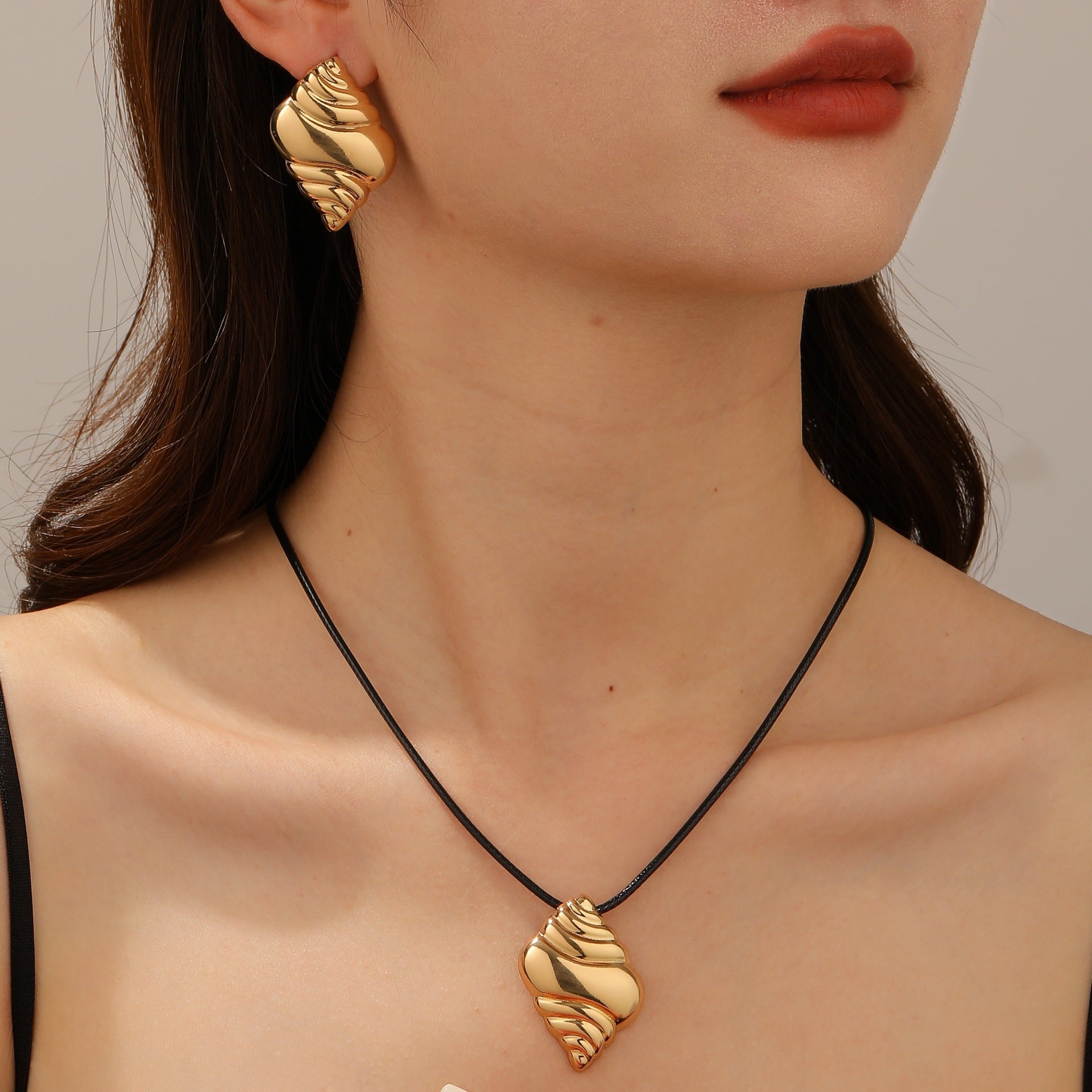 Damen Schmuckset mit kunstvollem, geschwungenem Design Shop Nory